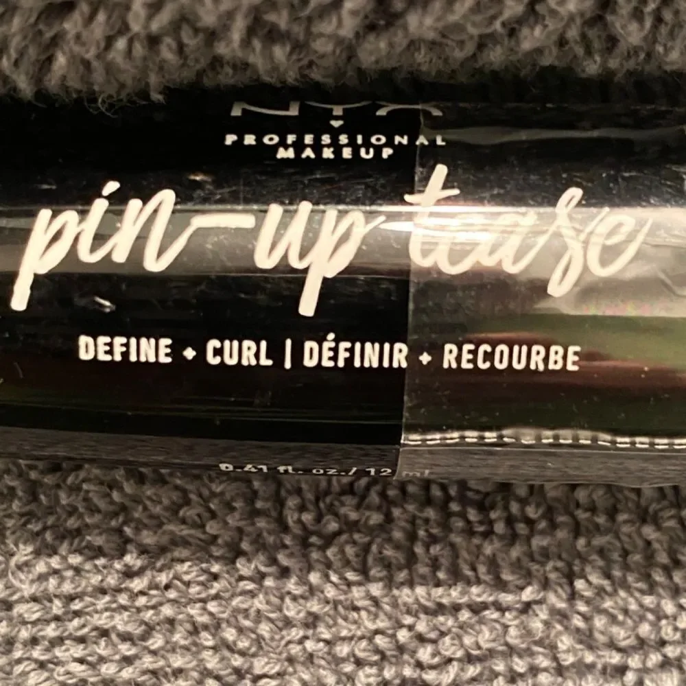 1050 NYX Pin Up Tease Black Mascara Professional Makeup